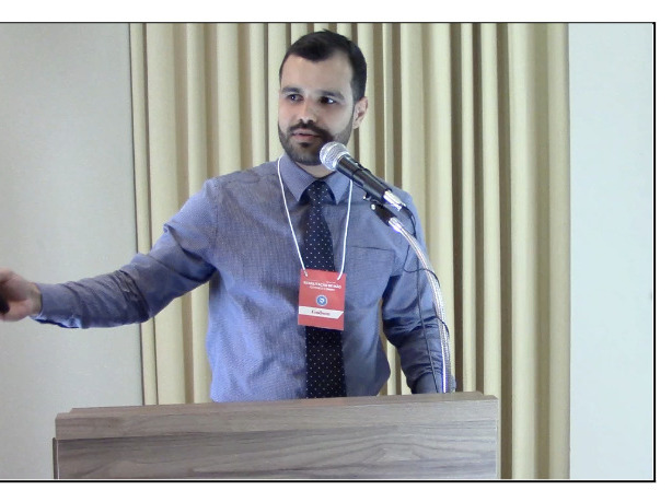 Prof. Gudson Queirós palestrando em congresso